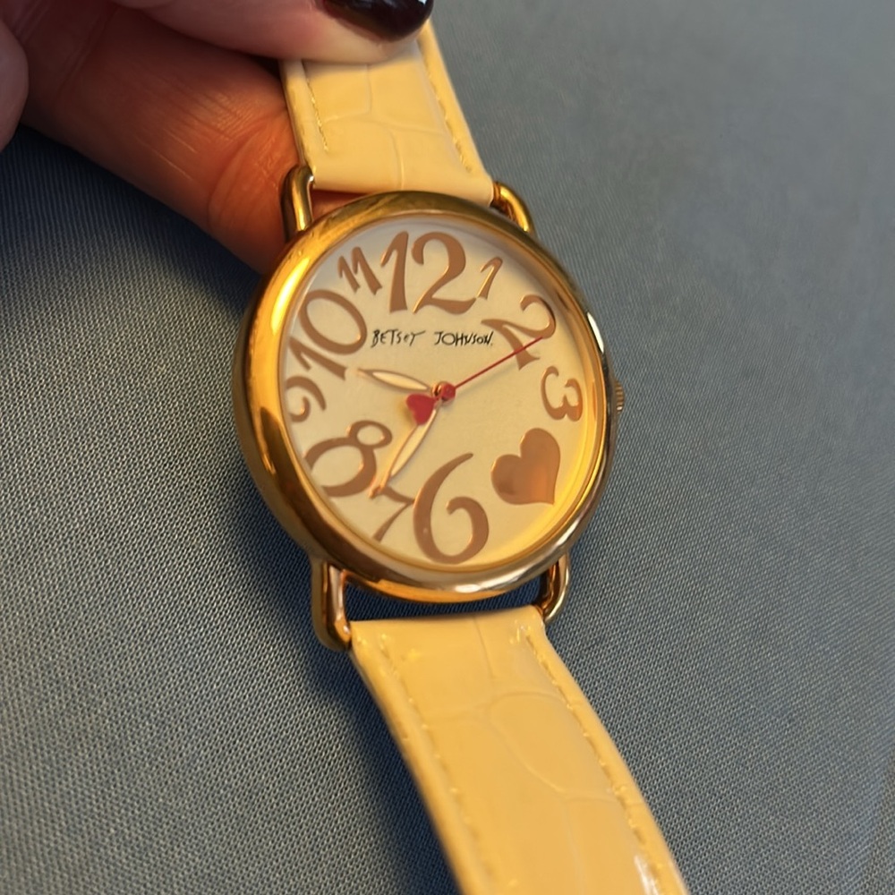 Betsey Johnson White Band Puffed Heart Rose Gold Numbers Watch 🤍 Needs Battery
